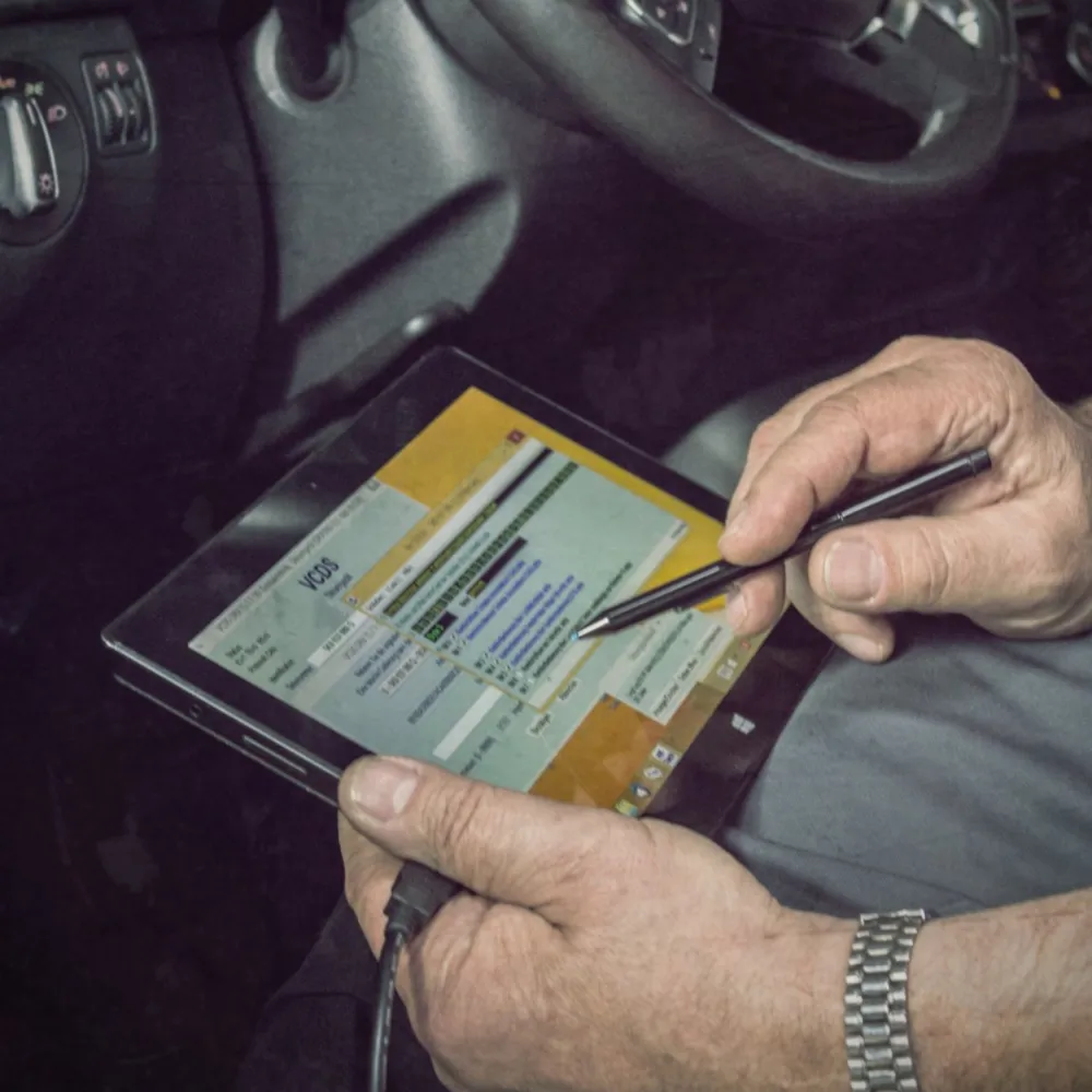 Die kabelgebundene Version des Diagnoseadapters Ross-Tech® HEX-NET® WiFi mit Windows-basierter VCDS Diagnosesoftware der neusten Generation.